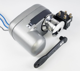 Якорная лебедка Quick Genius 150Вт 12В цепь 6мм с барабаном (FSGM0150D006A00)